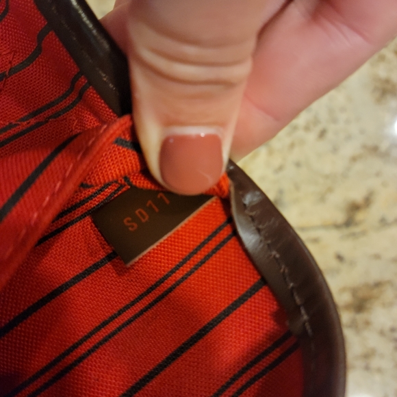 Louis Vuitton Neverfull MM - Picture 11 of 12